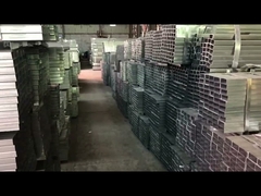 ASTM laminé à chaud AISI a galvanisé le tube rectangulaire en acier 15*15mm